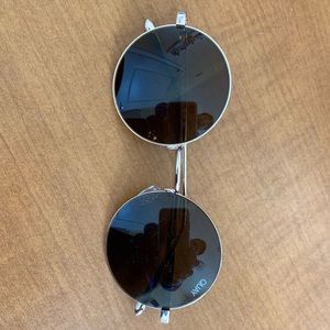 Quay round sunglasses